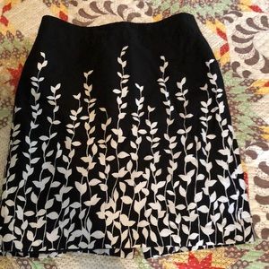 Anne Taylor black and white skirt